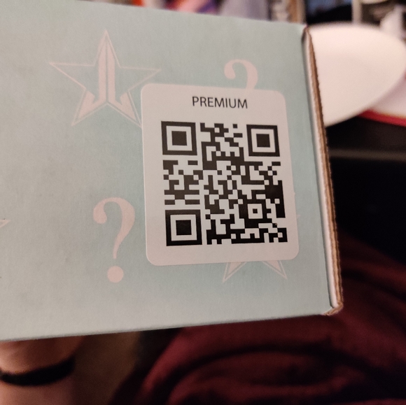 Jeffree Star Spring Premium Box - Picture 2 of 6